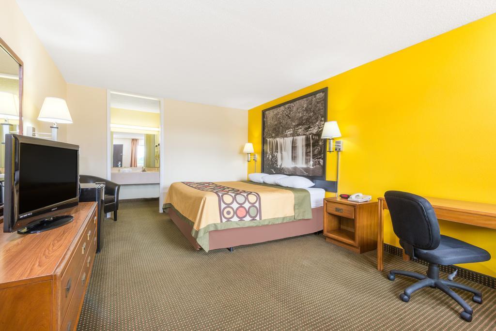Super 8 By Wyndham Williamsburg Motel Exterior photo